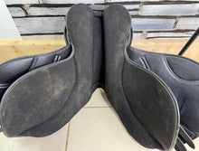 Load image into Gallery viewer, 16 1/2” Medium Eclipse Leather &amp; Synthetic GP Saddle - Black