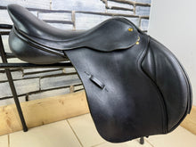 Load image into Gallery viewer, 17 1/2” Wide Black Country Ricochet High Wither Jump Saddle - Black