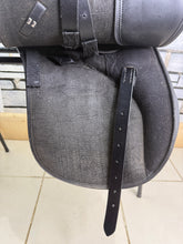 Load image into Gallery viewer, 17” 3XW/Changeable Gullet Wintec Wide Cob GP Saddle - Black