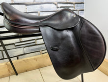 Load image into Gallery viewer, 17 1/2” MW Frank Baines Elan Close Contact Jump Saddle - Brown