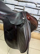 Load image into Gallery viewer, 17 1/2” MW Frank Baines Elan Close Contact Jump Saddle - Brown