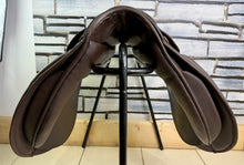 Load image into Gallery viewer, 17 1/2” MW Patrick Wilkinson VSD/WH Saddle - Brown