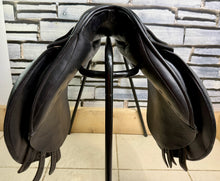 Load image into Gallery viewer, 17 1/2” Medium Albion Selecta GP Saddle -Black- Changeable Knee Pads
