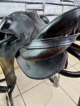 Load image into Gallery viewer, 17 1/2” Wide Orthoflex Panel Saddle - Black