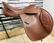 Load image into Gallery viewer, 16 1/2” MW/Changeable Gullet Wintec Jump Saddle - Tan