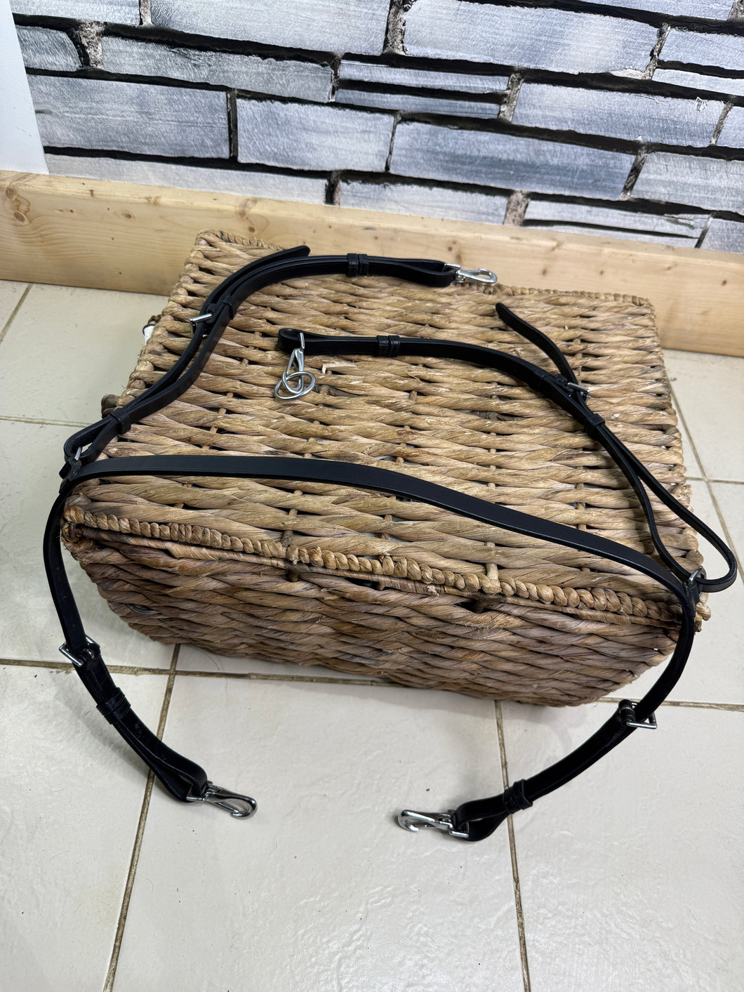 S/H Salute Equestrian FEI Legal Leather Neck Strap - Black