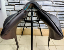 Load image into Gallery viewer, 17” MW Voltaire Lexington Monoflap Jump Saddle -2022- Brown