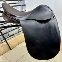 Load image into Gallery viewer, 16 1/2” Wide Kings Saddlery Show/WH Saddle - Brown