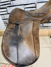 Load image into Gallery viewer, 18” MW Fylde Marjory Suede Show/Working Hunter Saddle -Brown- Suede Top