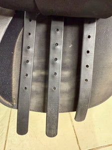 17 1/2” Wide/Changeable Gullet Wintec 500 GP Saddle - Black