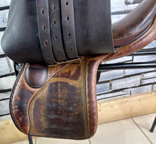 Load image into Gallery viewer, 14” Wide Lovatt &amp; Rickets Pony Saddle - Brown