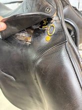 Load image into Gallery viewer, 17” Wide Jeffries Falcon Hawk Event Saddle - Black
