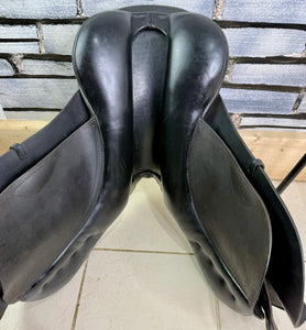 17 1/2” Medium Albion Legend Jump Saddle - Black