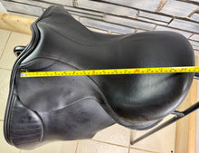 Load image into Gallery viewer, 17” XW Nick Dolman Holistic Dressage Saddle - Black