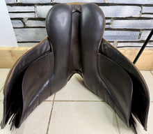 Load image into Gallery viewer, 18” MW Fylde Marjory Suede Show/Working Hunter Saddle -Brown- Suede Top