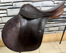 Load image into Gallery viewer, 17” 30 (MW) Stubben Siegfried GP Hunting Saddle - Brown - Suede Knees