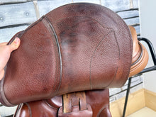 Load image into Gallery viewer, 16 1/2” MW Stride Free Double Flap Jump Saddle - Tan