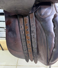 Load image into Gallery viewer, 17” Medium Kings Saddley VSD Saddle - Brown