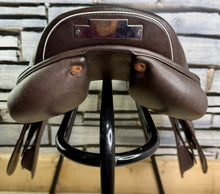 Load image into Gallery viewer, 16” MW John Whitaker Rio Pony Jump Saddle - Brown - Full Leather - Heat Adjustable