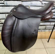 Load image into Gallery viewer, 17 1/2” XW Kruger WH/VSD Working Hunter Cob Saddle -Brown- Extra Wide 4xStraps