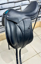 Load image into Gallery viewer, 17” MW Voltaire Adelaide Monoflap Dressage Saddle - Black