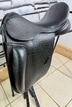 Load image into Gallery viewer, 17” Medium County Saddlery Fusion Dressage Saddle - Black