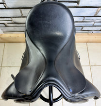 Load image into Gallery viewer, 17” MW Ideal/Martin Wilkinson Suzannah Dressage Saddle - Black