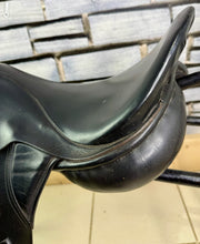 Load image into Gallery viewer, 17 1/2” XW M&amp;J Saddlery English GP Cob Saddle - Black