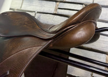 Load image into Gallery viewer, 16 1/2” XW/Changeable Gullet Shires Optimus Leather GP Saddle - Brown