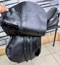 Load image into Gallery viewer, 17 1/2” MW Eric Thomas Jump Saddle - Black
