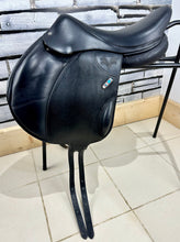 Load image into Gallery viewer, 17 1/2” MW Voltaire Lexington Monoflap Jump Saddle - Black