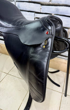 Load image into Gallery viewer, 17 1/2” Medium Albion SL Dressage Saddle - Black - Big Blocks
