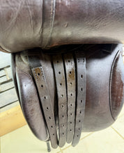 Load image into Gallery viewer, 18” Wide-XW Fylde Show/Working Hunter Saddle -Brown- Suede Top