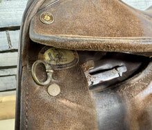 Load image into Gallery viewer, 18” MW Fylde Marjory Suede Show/Working Hunter Saddle -Brown- Suede Top