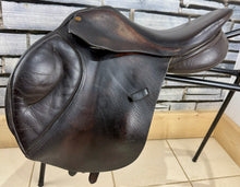 Load image into Gallery viewer, 16 1/2” XW PD Saddles/Spalding Jump Saddle - Brown