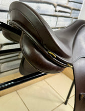 Load image into Gallery viewer, 17” MW-Wide Jeffries Falcon Hawk Event GP Saddle - Brown