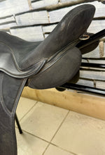 Load image into Gallery viewer, 17 1/2” XXW Thorowgood Griffin Cob GP Saddle - Black - Extra Wide - Flat Tree - 4 Straps