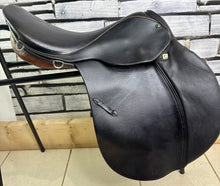 Load image into Gallery viewer, 18” 28 (MN) Stubben Siegfried C.S. Jump Saddle - Brown