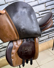 Load image into Gallery viewer, 17” 30 (MW) Stubben Siegfried GP Hunting Saddle - Brown - Suede Knees