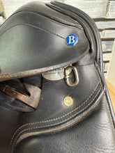 Load image into Gallery viewer, 17 1/2” Medium Barnsby Dressage Saddle - Black