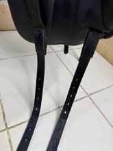 Load image into Gallery viewer, 17 1/2” MW Amerigo Classic Dressage Saddle - Black