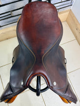 Load image into Gallery viewer, 16 1/2” MW Harry Dabbs Original AO Close Contact Jump Saddle - Brown