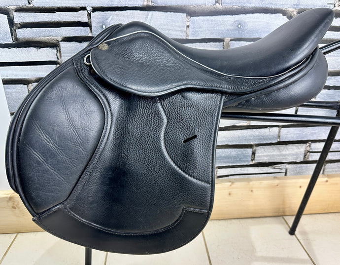 17 1/2” Wide Saddles Direct Precision Hunter Jump Saddle - Black