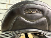 Load image into Gallery viewer, 17” Medium Prestige Engelke D2 Dressage Saddle - Black