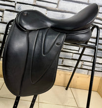 Load image into Gallery viewer, Size 2/18” Changeable Gullet Width 3 Wow Competitor Dressage Saddle - Black