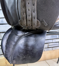 Load image into Gallery viewer, 17” MW Henri De Rivel Jump Saddle - Black
