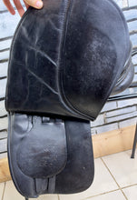 Load image into Gallery viewer, 18” 29.5/MW Stubben Romanus Show/Working Hunter Saddle - Brown