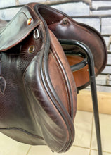 Load image into Gallery viewer, 17” Medium Prestige Arezzo Jump Saddle - Brown
