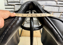 Load image into Gallery viewer, 16 1/2 - 17” MN Bespoke Classic Jump Saddle - Black -High Wither- TB/ROR - Big Blocks