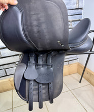 Load image into Gallery viewer, 17 1/2” Wide/Changeable Gullet Wintec 500 GP Saddle - Black
